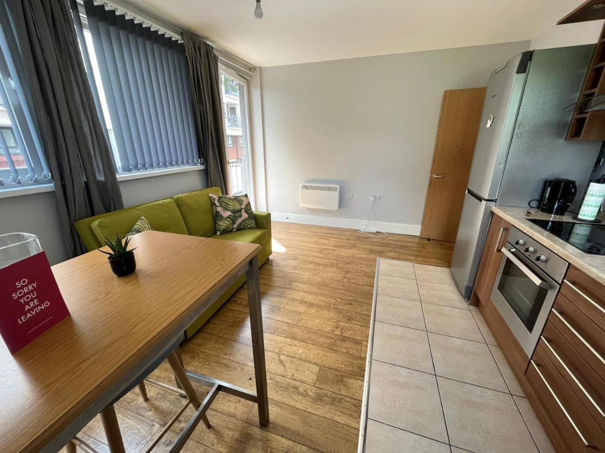 London Modern Flat Near Transports Apartment Exterior photo