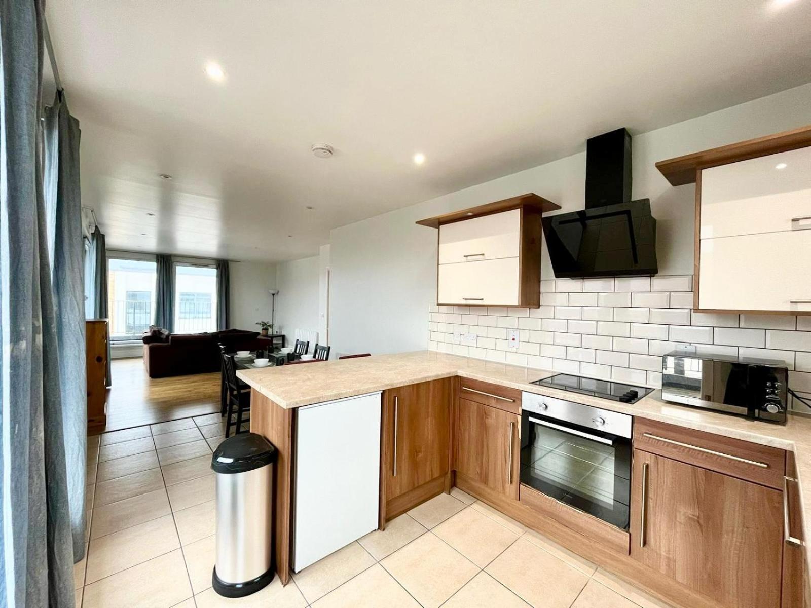 London Modern Flat Near Transports Apartment Exterior photo
