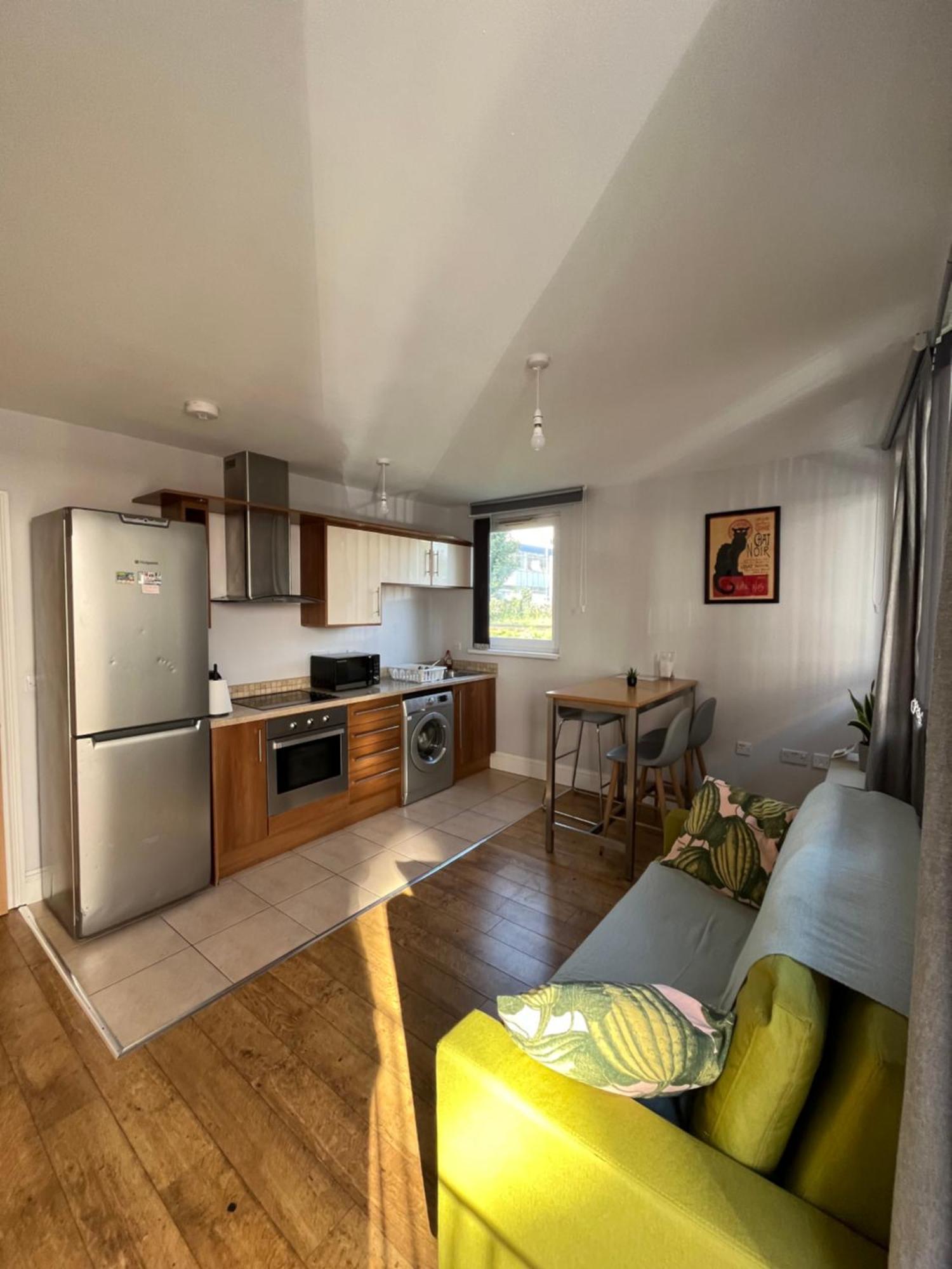 London Modern Flat Near Transports Apartment Exterior photo