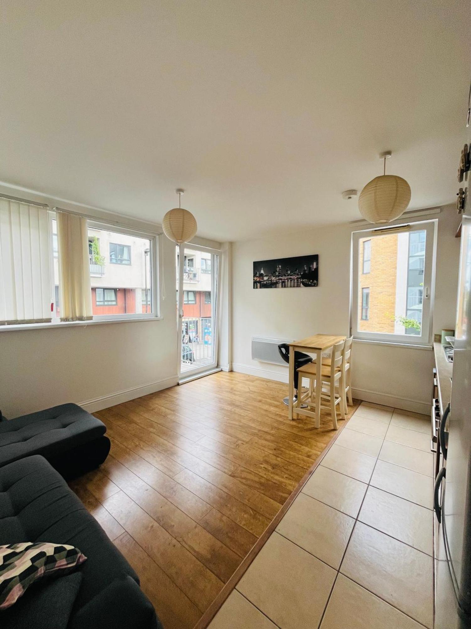 London Modern Flat Near Transports Apartment Exterior photo